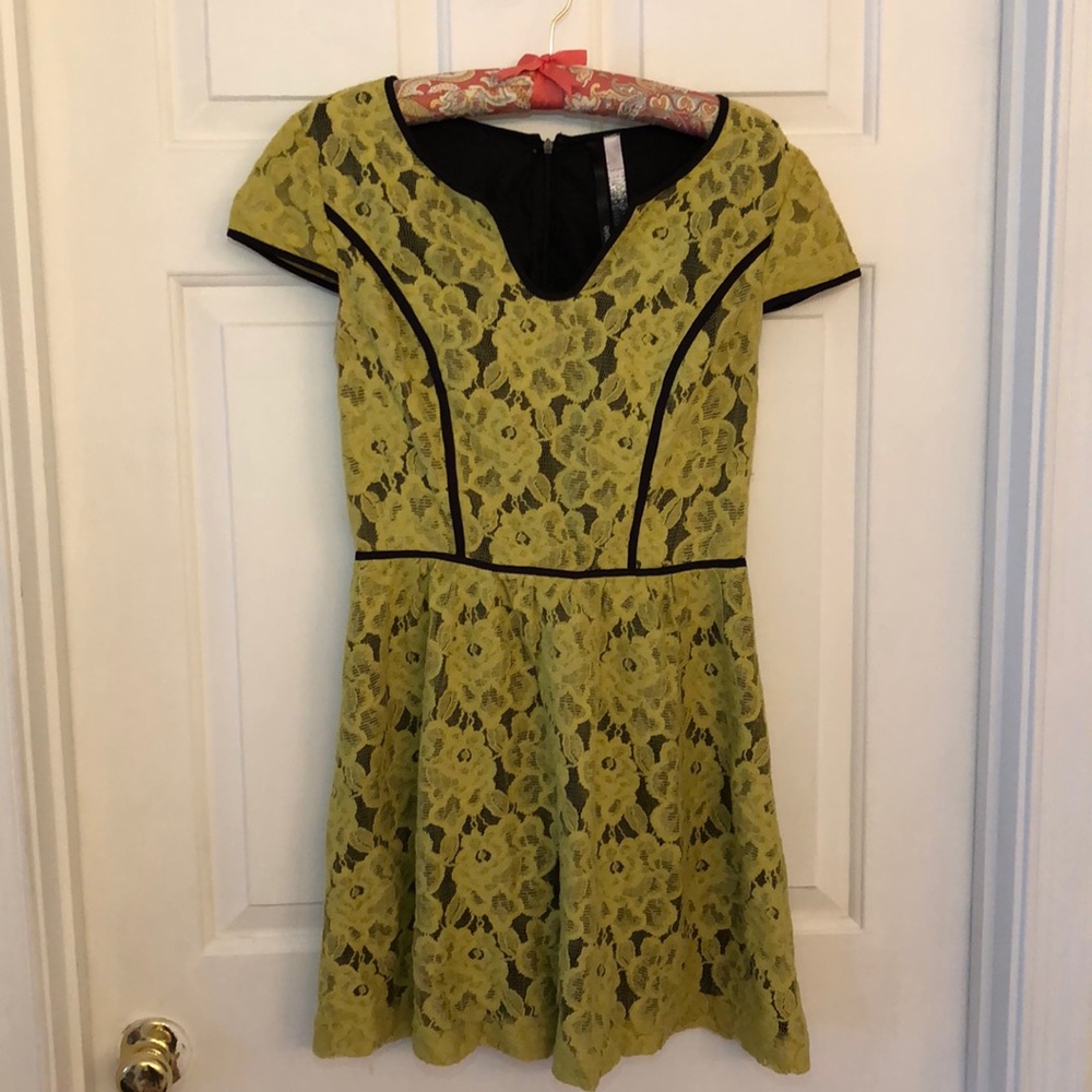 Size S Kensie Mini Dress